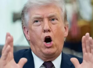 Trump oo sheegay inuu $5,000 siin doono muwaadiniinta Maraykanka haddii Jamhuurigu qabsado labada aqal ee Congress-ka